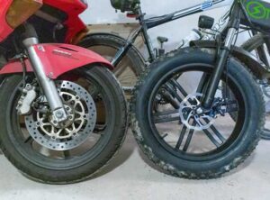 Garage SUV ST3IKE Vs motorcycle
