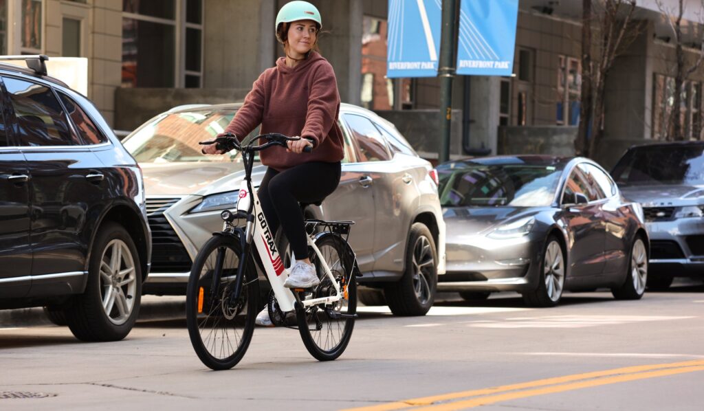 The e-bike reduces emissions by 80% compared to the electric car 1 Reduced pollution city traffic e-bike