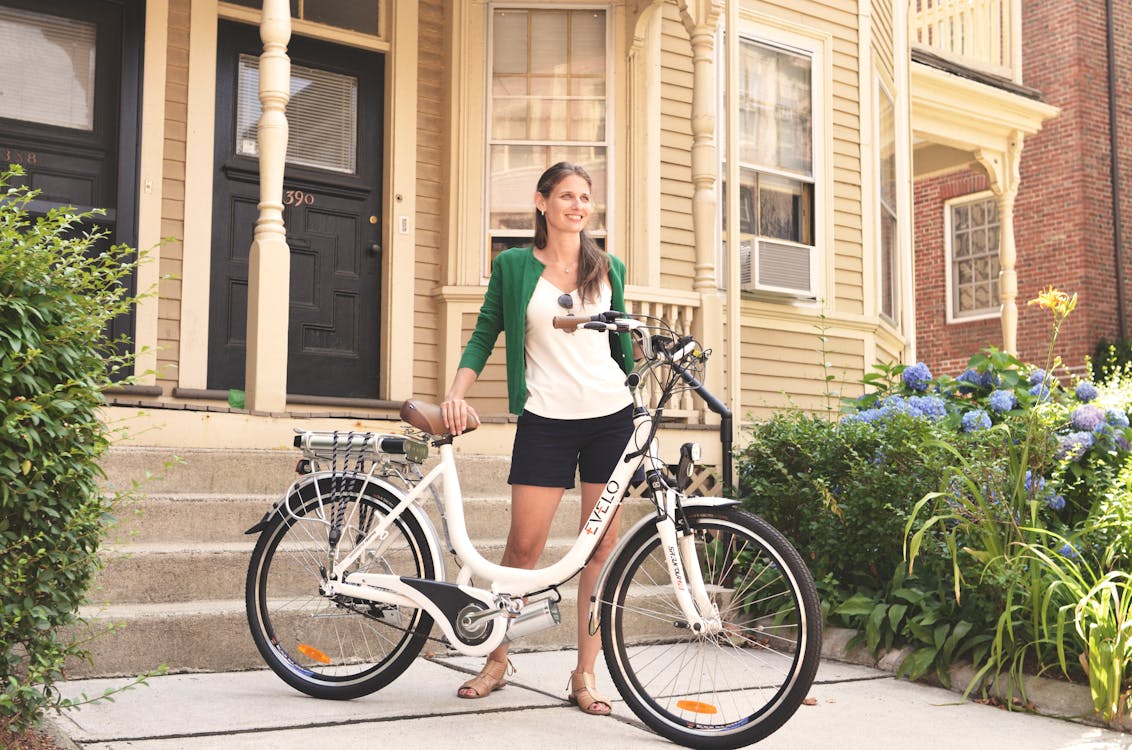 London woman electric bike commuter